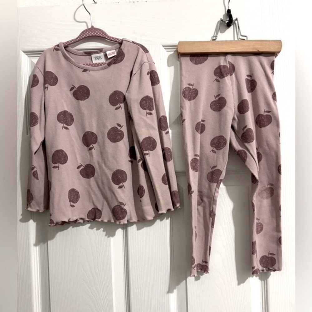 Zara Kids Pajama Set - Mauve with Apple Print
Size 4-5